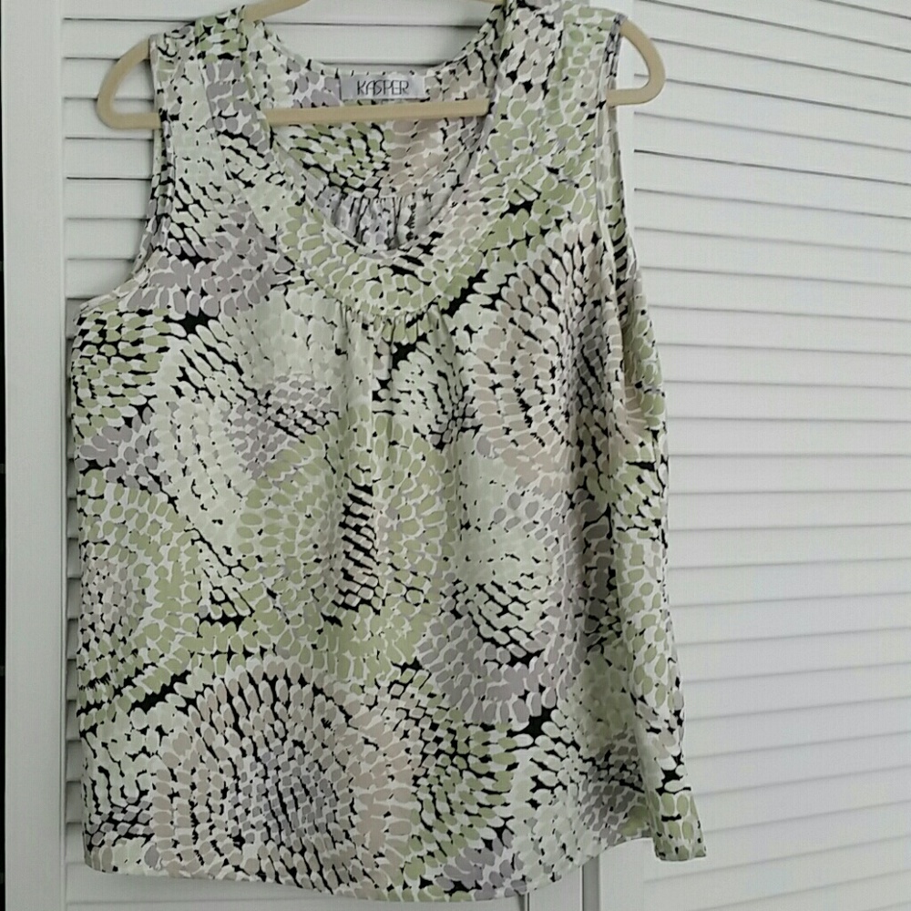 Lovely Kasper shell in lavender,  green, and beige